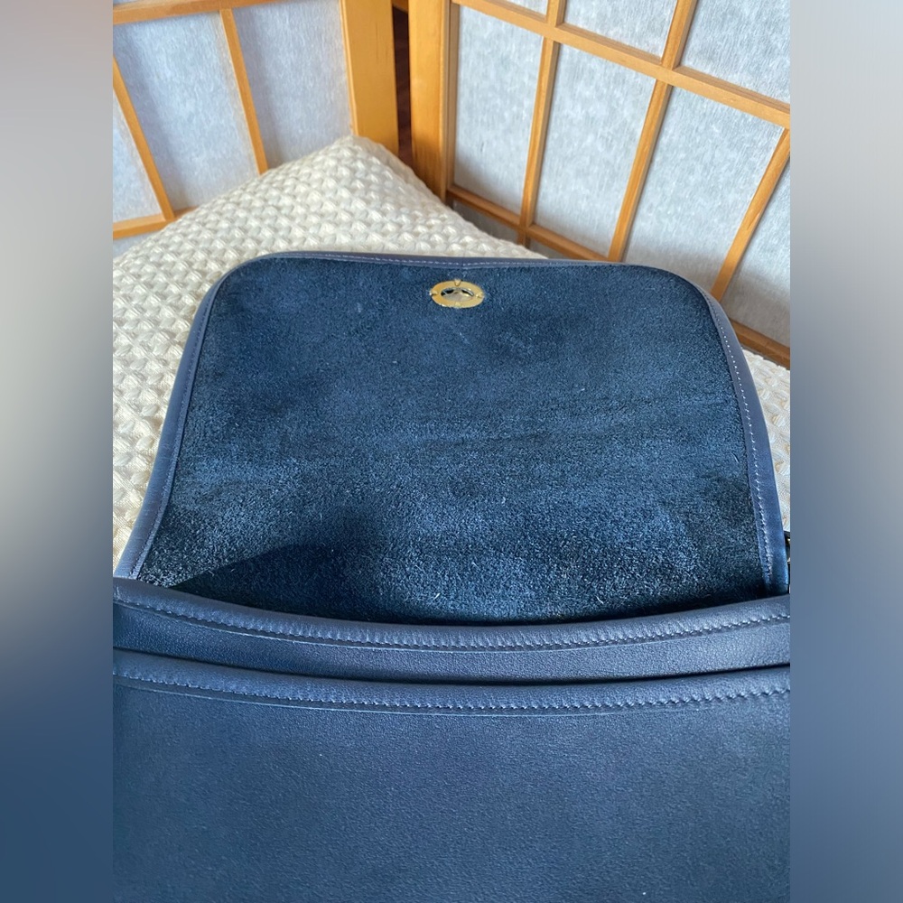 Coach Leather Purse / Navy
Leather Bag / Coach Pocket... - Picture 10 of 16